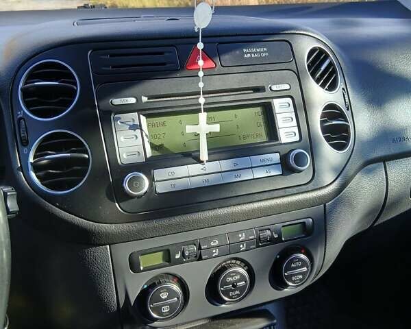 Серый Фольксваген Гольф Плюс, объемом двигателя 1.6 л и пробегом 206 тыс. км за 6300 $, фото 6 на Automoto.ua