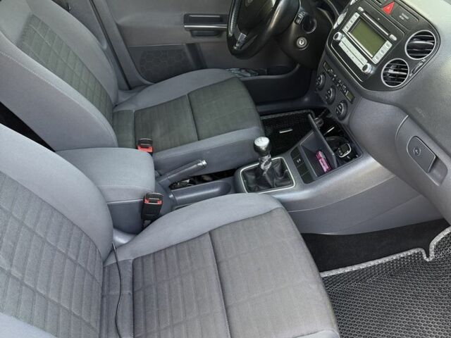 Серый Фольксваген Гольф Плюс, объемом двигателя 1.6 л и пробегом 227 тыс. км за 8900 $, фото 4 на Automoto.ua