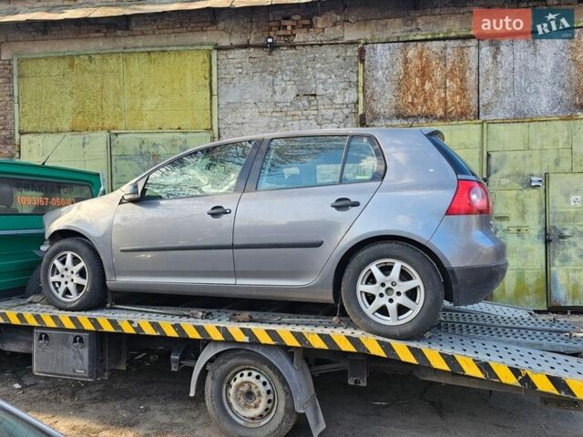 Сірий Фольксваген Golf Plus, об'ємом двигуна 1.6 л та пробігом 200 тис. км за 1900 $, фото 2 на Automoto.ua