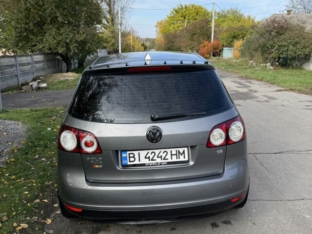 Серый Фольксваген Гольф Плюс, объемом двигателя 1.6 л и пробегом 227 тыс. км за 8900 $, фото 2 на Automoto.ua