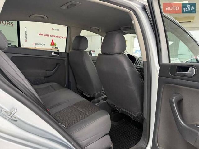 Серый Фольксваген Гольф Плюс, объемом двигателя 1.6 л и пробегом 283 тыс. км за 6490 $, фото 31 на Automoto.ua