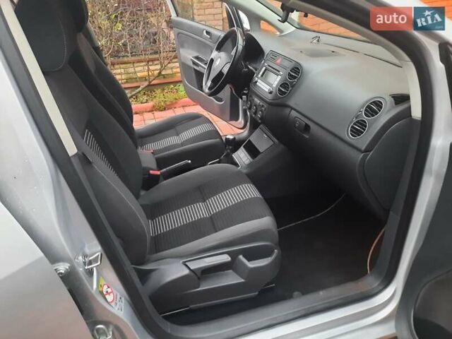Серый Фольксваген Гольф Плюс, объемом двигателя 1.6 л и пробегом 112 тыс. км за 7300 $, фото 28 на Automoto.ua