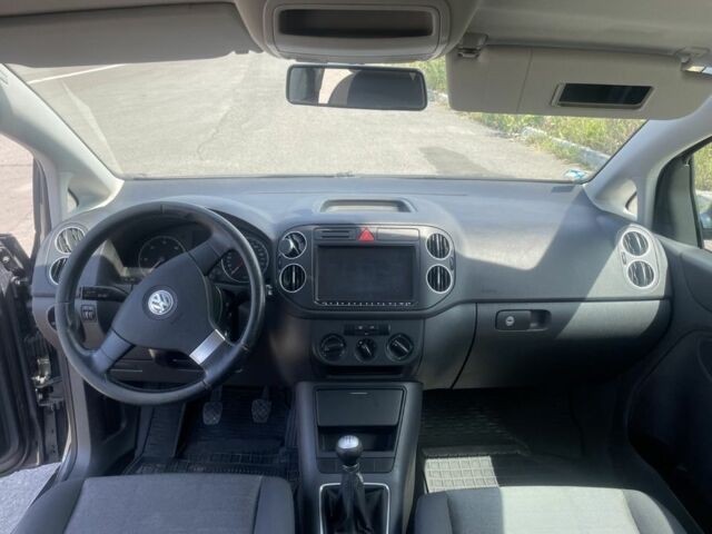 Серый Фольксваген Гольф Плюс, объемом двигателя 1.9 л и пробегом 240 тыс. км за 6500 $, фото 4 на Automoto.ua