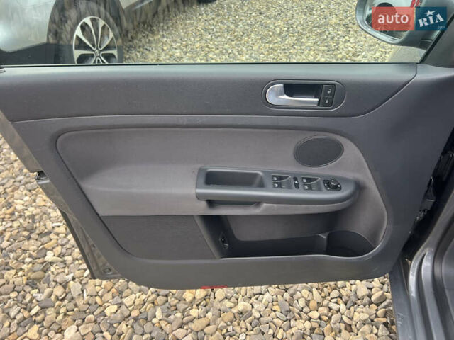 Серый Фольксваген Гольф Плюс, объемом двигателя 1.6 л и пробегом 220 тыс. км за 6599 $, фото 12 на Automoto.ua