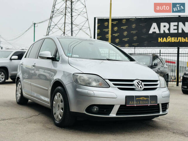 Серый Фольксваген Гольф Плюс, объемом двигателя 1.6 л и пробегом 183 тыс. км за 7200 $, фото 8 на Automoto.ua