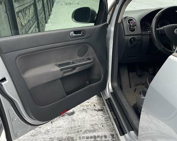 Серый Фольксваген Гольф Плюс, объемом двигателя 1.39 л и пробегом 211 тыс. км за 7000 $, фото 4 на Automoto.ua