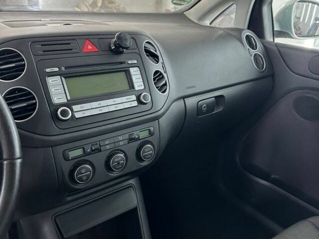 Сірий Фольксваген Golf Plus, об'ємом двигуна 1.6 л та пробігом 237 тис. км за 6000 $, фото 20 на Automoto.ua