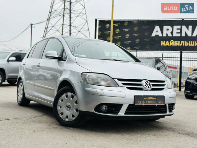 Серый Фольксваген Гольф Плюс, объемом двигателя 1.6 л и пробегом 183 тыс. км за 7200 $, фото 2 на Automoto.ua