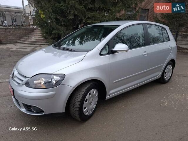 Серый Фольксваген Гольф Плюс, объемом двигателя 1.4 л и пробегом 222 тыс. км за 5850 $, фото 4 на Automoto.ua