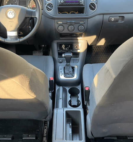 Серый Фольксваген Гольф Плюс, объемом двигателя 1.6 л и пробегом 203 тыс. км за 5700 $, фото 16 на Automoto.ua