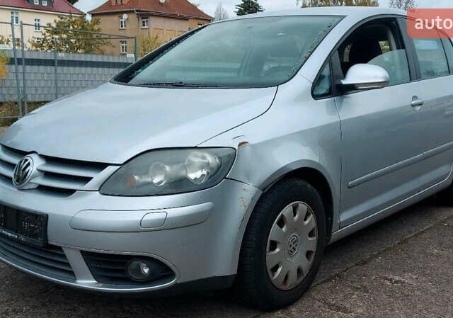 Серый Фольксваген Гольф Плюс, объемом двигателя 1.4 л и пробегом 196 тыс. км за 5250 $, фото 2 на Automoto.ua