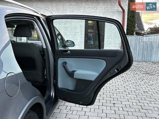 Серый Фольксваген Гольф Плюс, объемом двигателя 1.6 л и пробегом 223 тыс. км за 7499 $, фото 78 на Automoto.ua