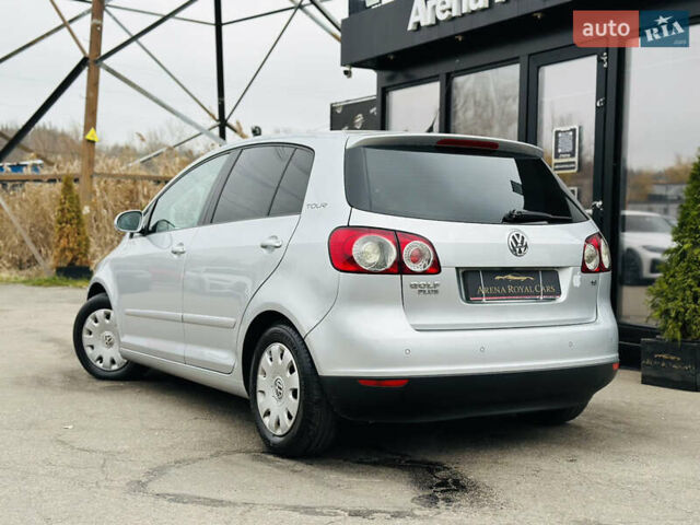 Серый Фольксваген Гольф Плюс, объемом двигателя 1.6 л и пробегом 183 тыс. км за 7200 $, фото 3 на Automoto.ua
