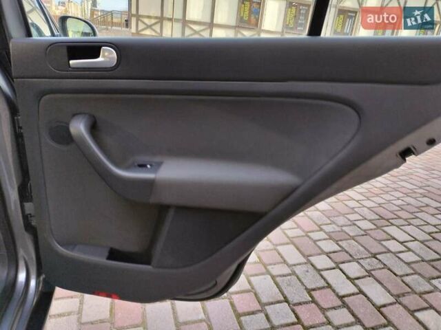 Серый Фольксваген Гольф Плюс, объемом двигателя 1.6 л и пробегом 106 тыс. км за 7300 $, фото 66 на Automoto.ua