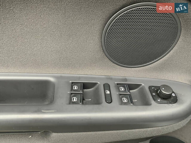 Сірий Фольксваген Golf Plus, об'ємом двигуна 1.39 л та пробігом 292 тис. км за 5800 $, фото 14 на Automoto.ua