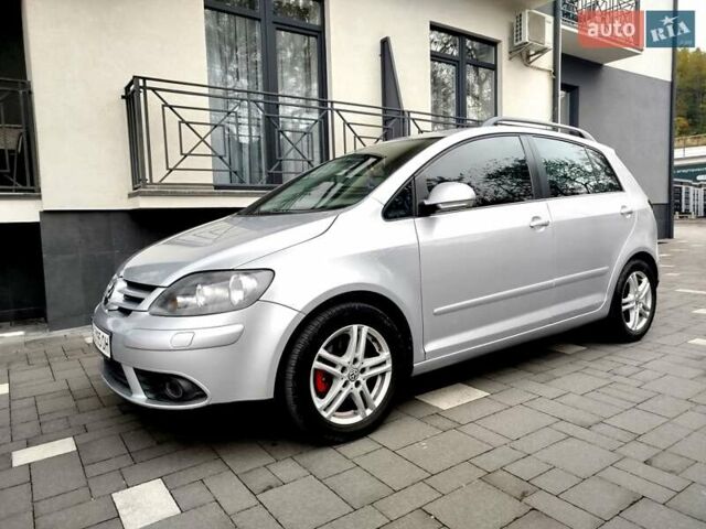 Серый Фольксваген Гольф Плюс, объемом двигателя 1.6 л и пробегом 233 тыс. км за 5750 $, фото 1 на Automoto.ua