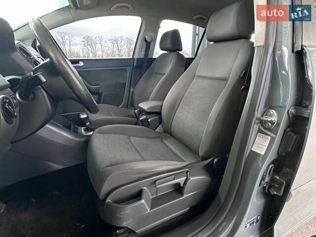 Серый Фольксваген Гольф Плюс, объемом двигателя 1.6 л и пробегом 216 тыс. км за 4999 $, фото 8 на Automoto.ua