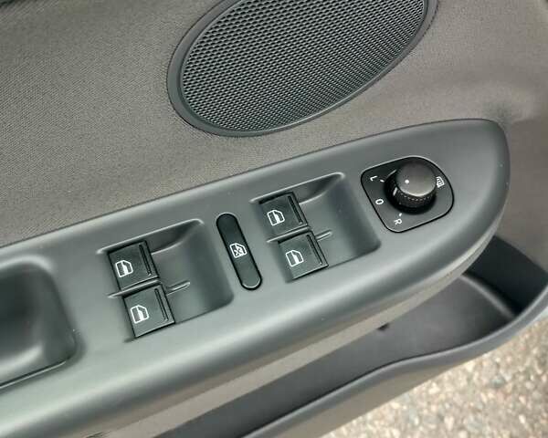 Сірий Фольксваген Golf Plus, об'ємом двигуна 1.6 л та пробігом 183 тис. км за 6600 $, фото 22 на Automoto.ua