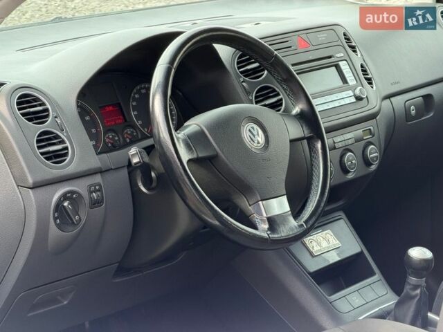 Серый Фольксваген Гольф Плюс, объемом двигателя 1.4 л и пробегом 216 тыс. км за 5990 $, фото 30 на Automoto.ua