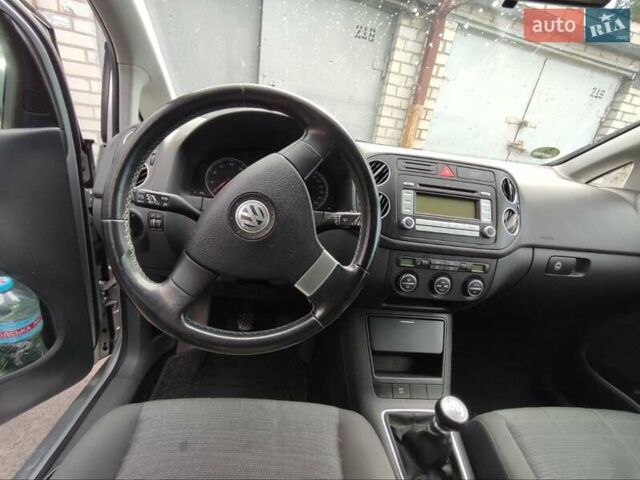 Серый Фольксваген Гольф Плюс, объемом двигателя 1.4 л и пробегом 193 тыс. км за 6400 $, фото 10 на Automoto.ua