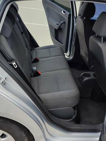 Серый Фольксваген Гольф Плюс, объемом двигателя 1.6 л и пробегом 240 тыс. км за 5999 $, фото 2 на Automoto.ua