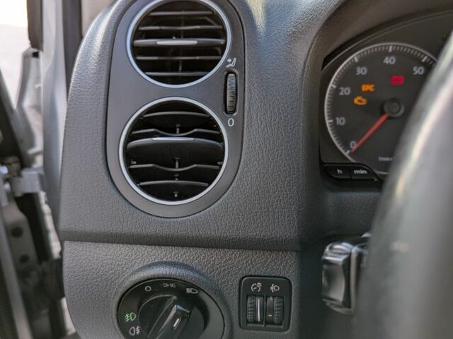 Серый Фольксваген Гольф Плюс, объемом двигателя 1.6 л и пробегом 181 тыс. км за 5550 $, фото 8 на Automoto.ua