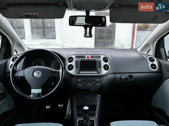 Серый Фольксваген Гольф Плюс, объемом двигателя 1.6 л и пробегом 223 тыс. км за 7499 $, фото 91 на Automoto.ua