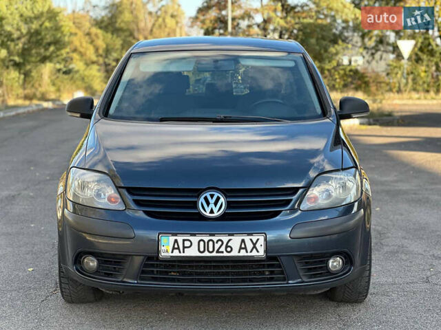 Серый Фольксваген Гольф Плюс, объемом двигателя 1.6 л и пробегом 233 тыс. км за 7199 $, фото 2 на Automoto.ua