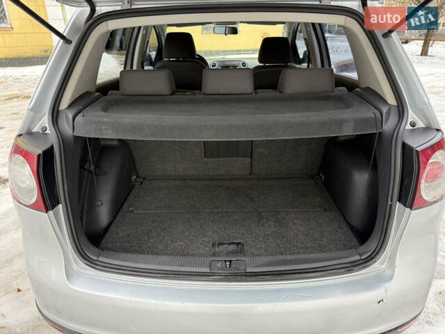 Серый Фольксваген Гольф Плюс, объемом двигателя 1.6 л и пробегом 243 тыс. км за 6000 $, фото 41 на Automoto.ua