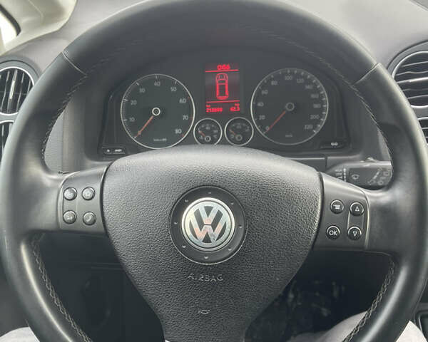 Сірий Фольксваген Golf Plus, об'ємом двигуна 1.4 л та пробігом 212 тис. км за 5700 $, фото 14 на Automoto.ua