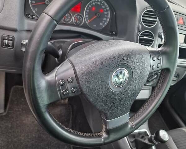 Фольксваген Гольф Плюс 2007 в Луцке на Automoto.ua Серый Фольксваген Гольф Плюс, объемом двигателя 1.6 л и пробегом 200 тыс. км за 5700 $, фото 46 на Automoto.ua