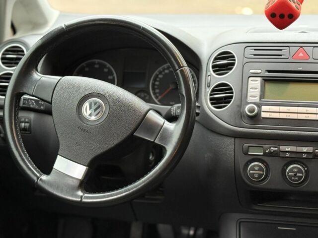 Серый Фольксваген Гольф Плюс, объемом двигателя 1.6 л и пробегом 247 тыс. км за 6200 $, фото 6 на Automoto.ua