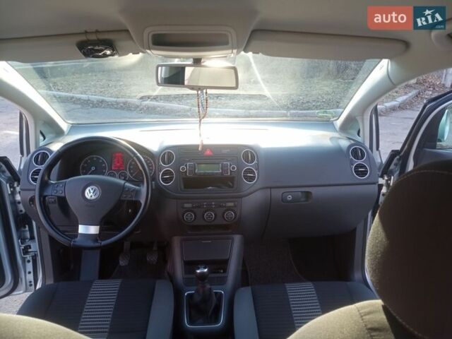 Серый Фольксваген Гольф Плюс, объемом двигателя 1.4 л и пробегом 254 тыс. км за 5999 $, фото 11 на Automoto.ua