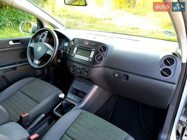 Сірий Фольксваген Golf Plus, об'ємом двигуна 1.4 л та пробігом 265 тис. км за 5100 $, фото 27 на Automoto.ua