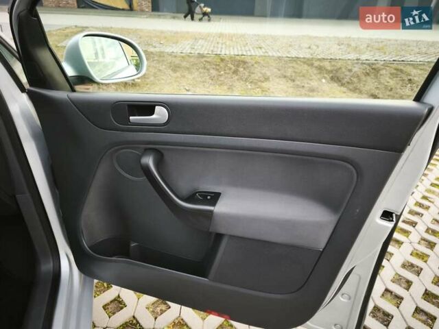 Серый Фольксваген Гольф Плюс, объемом двигателя 1.6 л и пробегом 163 тыс. км за 6900 $, фото 56 на Automoto.ua