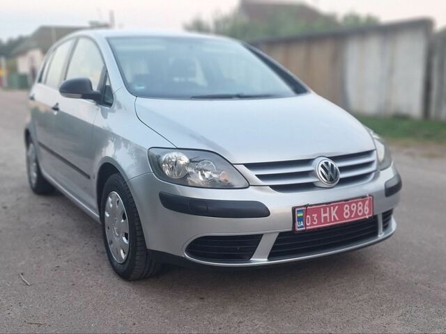 Сірий Фольксваген Golf Plus, об'ємом двигуна 1.6 л та пробігом 235 тис. км за 5750 $, фото 10 на Automoto.ua