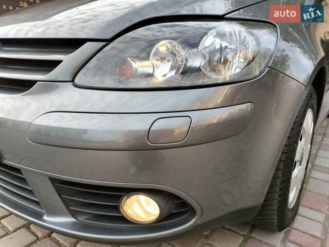 Серый Фольксваген Гольф Плюс, объемом двигателя 1.6 л и пробегом 106 тыс. км за 7300 $, фото 25 на Automoto.ua