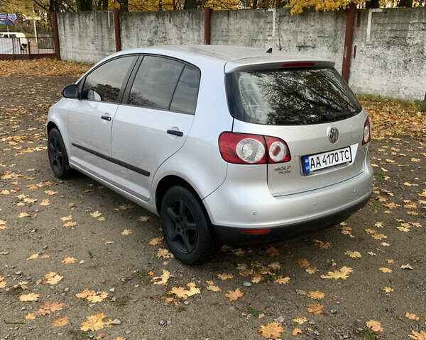 Серый Фольксваген Гольф Плюс, объемом двигателя 1.6 л и пробегом 222 тыс. км за 6499 $, фото 4 на Automoto.ua