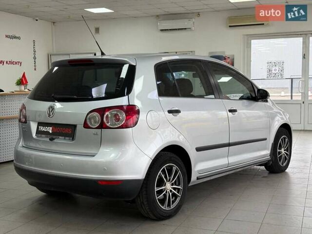 Серый Фольксваген Гольф Плюс, объемом двигателя 1.6 л и пробегом 283 тыс. км за 6490 $, фото 7 на Automoto.ua