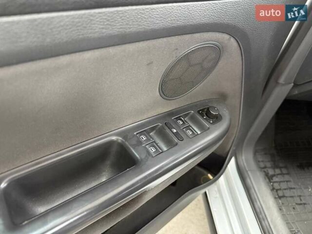 Серый Фольксваген Гольф Плюс, объемом двигателя 1.6 л и пробегом 283 тыс. км за 6490 $, фото 16 на Automoto.ua