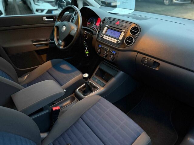 Серый Фольксваген Гольф Плюс, объемом двигателя 1.6 л и пробегом 227 тыс. км за 7300 $, фото 12 на Automoto.ua