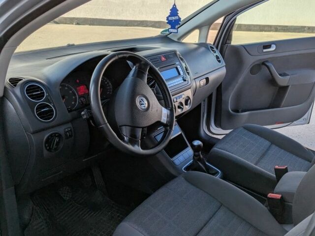 Серый Фольксваген Гольф Плюс, объемом двигателя 1.6 л и пробегом 181 тыс. км за 5550 $, фото 5 на Automoto.ua