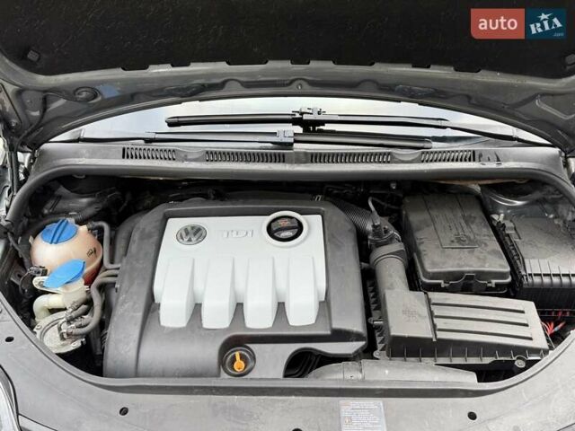 Сірий Фольксваген Golf Plus, об'ємом двигуна 1.9 л та пробігом 241 тис. км за 6600 $, фото 48 на Automoto.ua