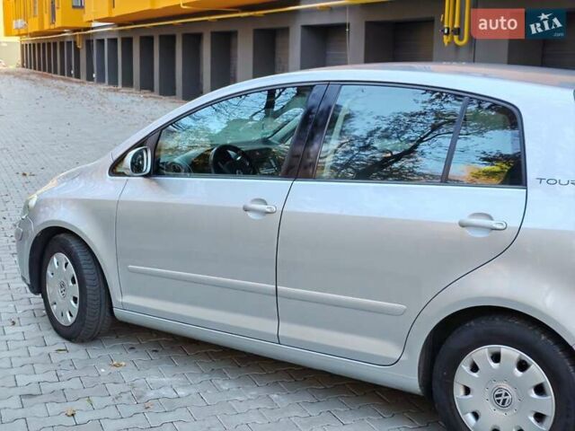 Серый Фольксваген Гольф Плюс, объемом двигателя 1.6 л и пробегом 181 тыс. км за 5599 $, фото 2 на Automoto.ua