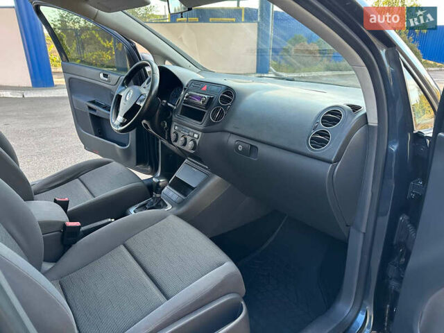 Серый Фольксваген Гольф Плюс, объемом двигателя 1.6 л и пробегом 233 тыс. км за 7199 $, фото 24 на Automoto.ua