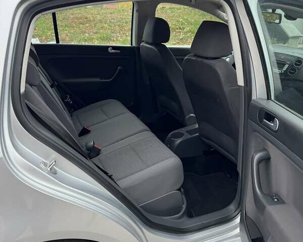 Серый Фольксваген Гольф Плюс, объемом двигателя 1.6 л и пробегом 127 тыс. км за 7550 $, фото 45 на Automoto.ua