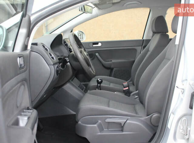 Серый Фольксваген Гольф Плюс, объемом двигателя 1.6 л и пробегом 210 тыс. км за 7500 $, фото 17 на Automoto.ua