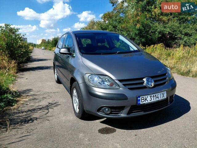 Сірий Фольксваген Golf Plus, об'ємом двигуна 1.6 л та пробігом 250 тис. км за 7400 $, фото 1 на Automoto.ua