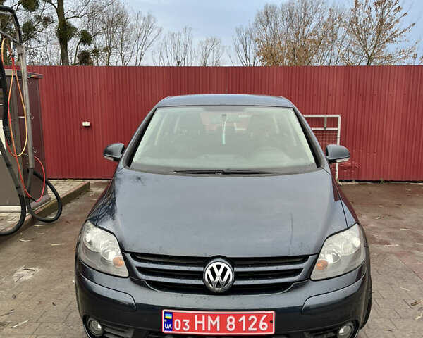 Серый Фольксваген Гольф Плюс, объемом двигателя 1.6 л и пробегом 230 тыс. км за 5600 $, фото 2 на Automoto.ua