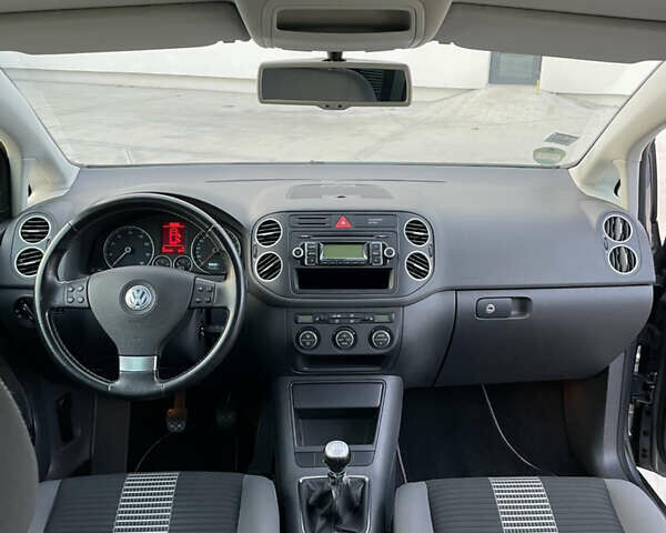 Серый Фольксваген Гольф Плюс, объемом двигателя 1.4 л и пробегом 217 тыс. км за 6200 $, фото 17 на Automoto.ua